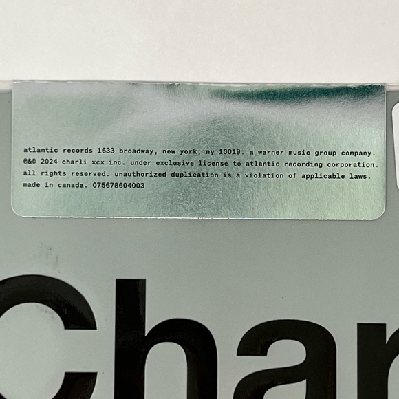 Charli XCX - Guess/Spring Breakers Limited 7-Inch Single Vinyl URBAN OUTFITTERS - Picture 4 of 5